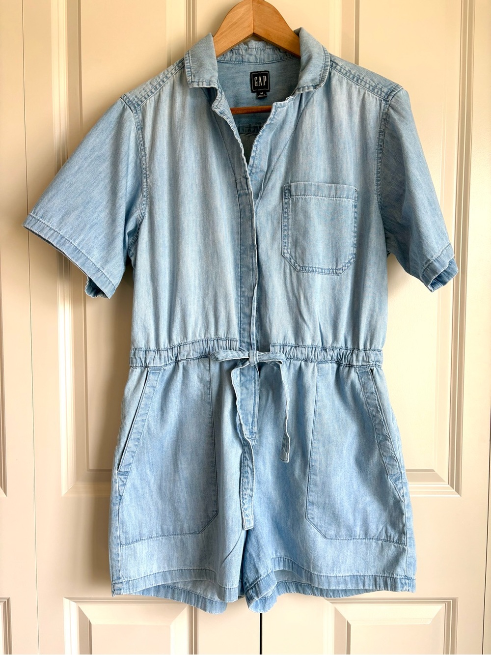 Gap 100% Cotton Light Blue Denim Chambray One-Piece Short Sleeve Romper medium